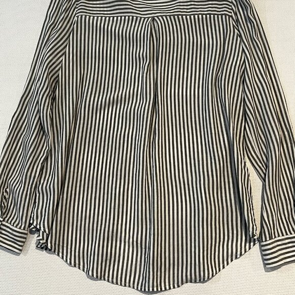 Blu Pepper Rayon Button Front Railroad Stripe Roll Tab Sleeve Top Size Large - Picture 9 of 9
